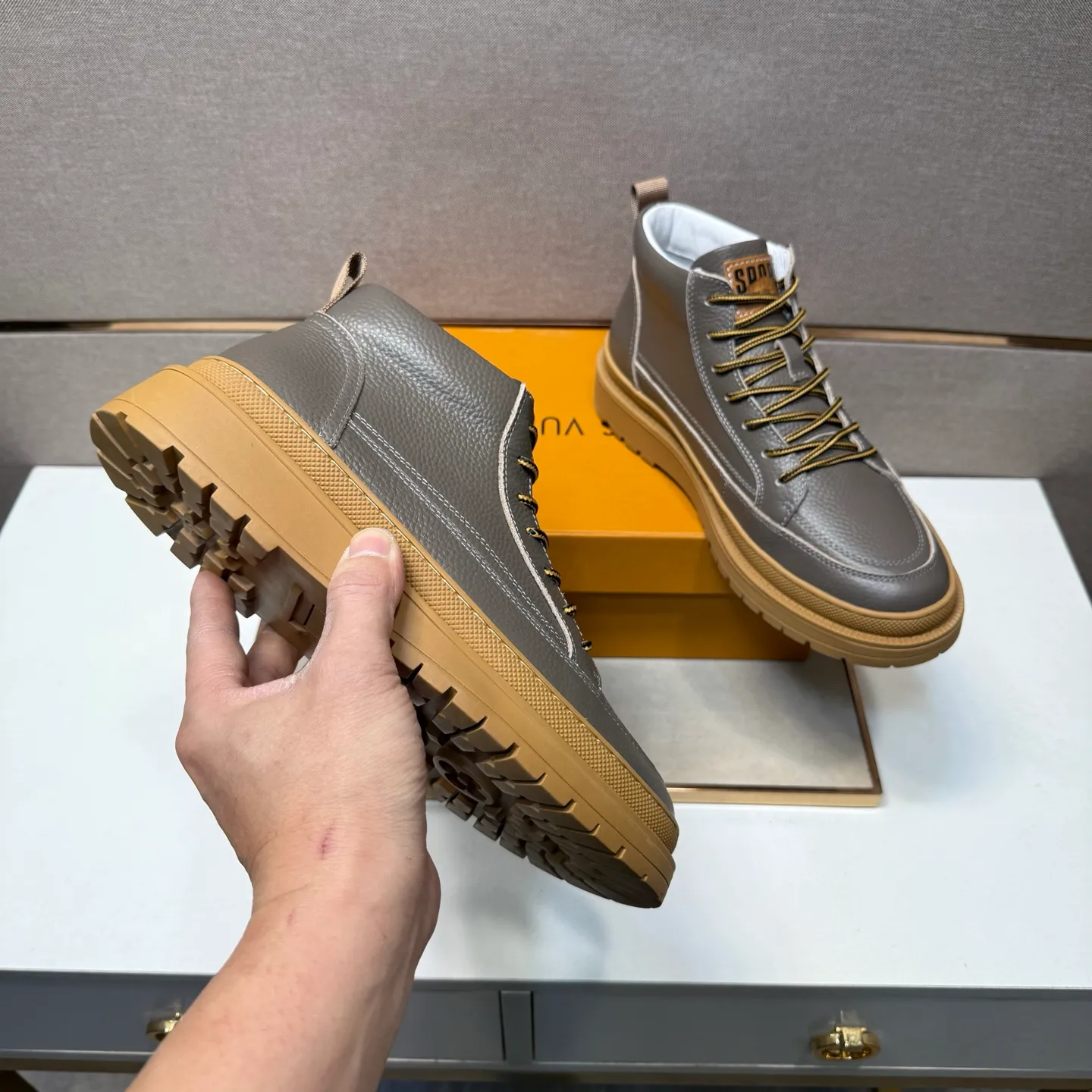 Men's men's shoes 💰pp460 [LV～] Men's casual high-top shoes 2025z cabinet sales simultaneously 🔶Size: 38-44#️⃣ 🔷3 colors🔜The upper is made of multi-material splicing ➕Genuine leather lining, comfortable and breathable, sole: original comfortable and wear-resistant outsole, ⚠️real thing📱photographed🎬real thing is better📢📢📢